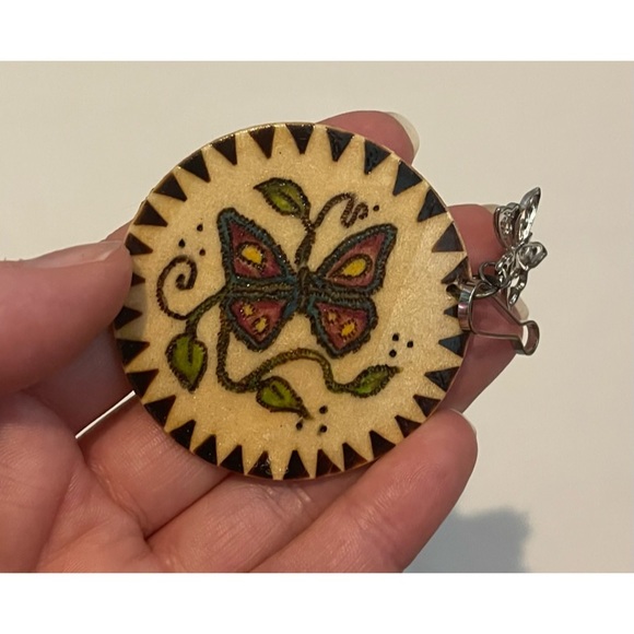 🌸✨New Handcrafted Handmade Wood Burned Butterfly Monogram A Keychain - Picture 4 of 9